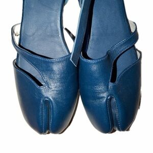 Blue Split-Toe Leather Tie Up Flats